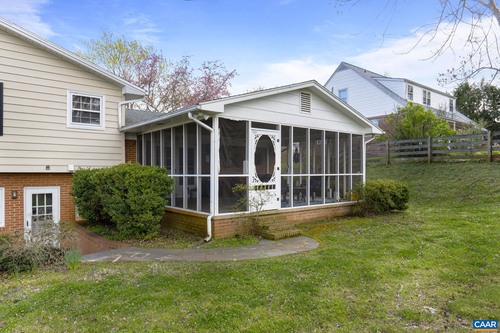 375 E MAIN ST