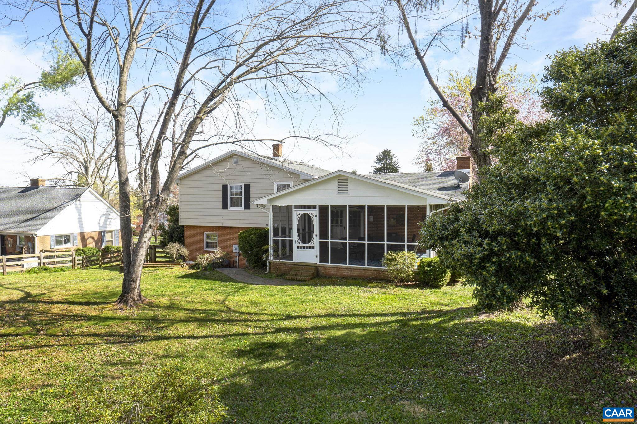 375 E MAIN ST