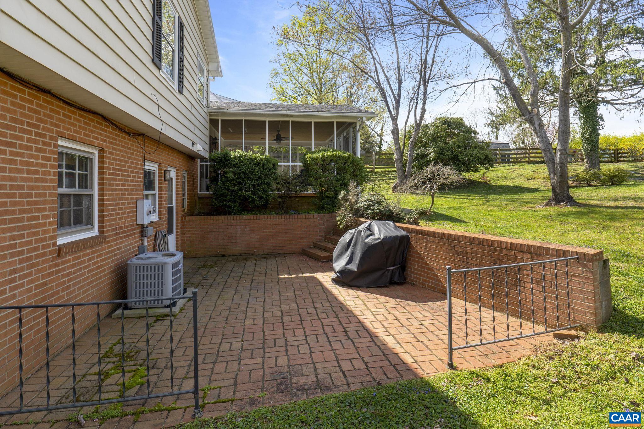 375 E MAIN ST