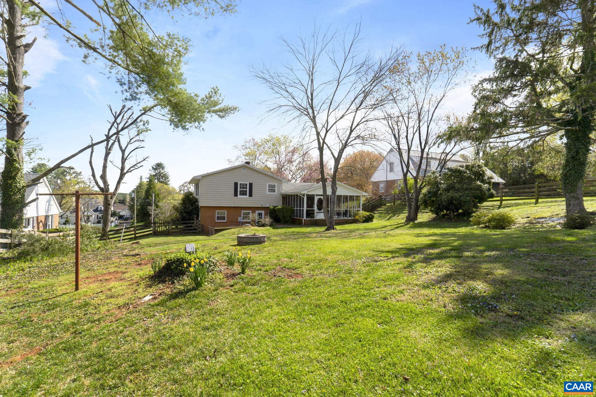 375 E MAIN ST