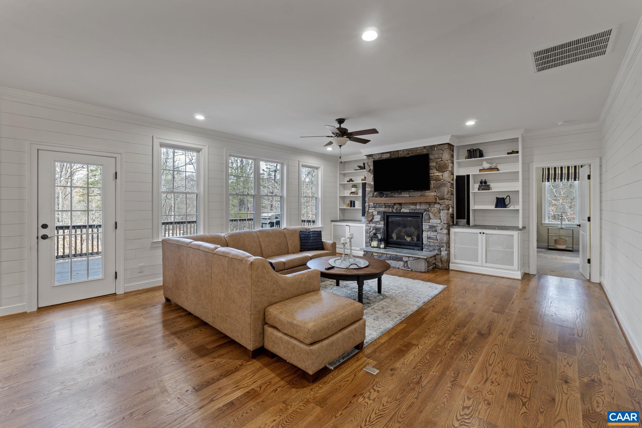 269 DEVON DR
