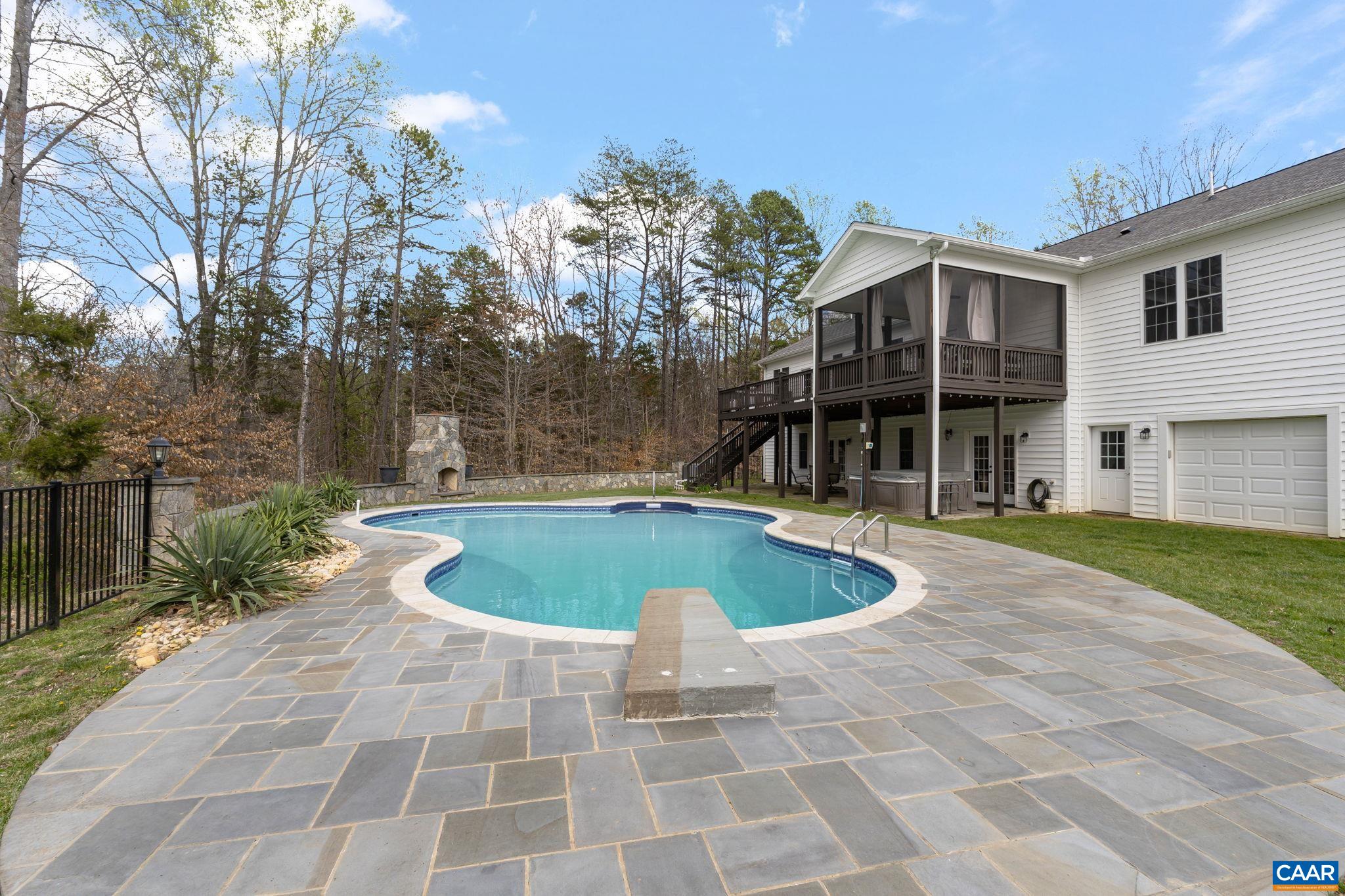 269 DEVON DR