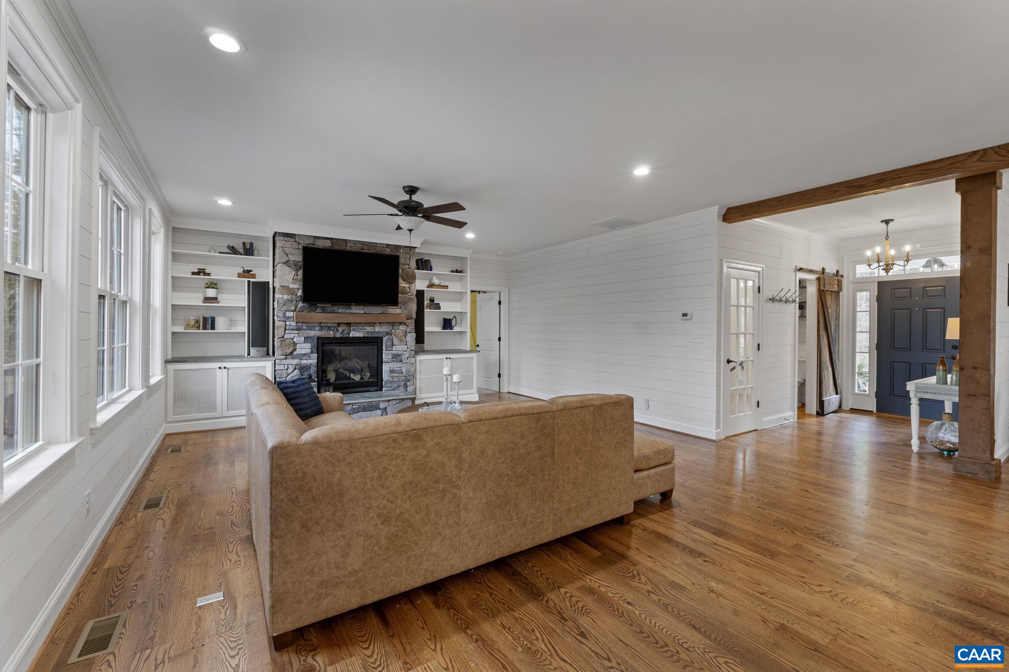 269 DEVON DR