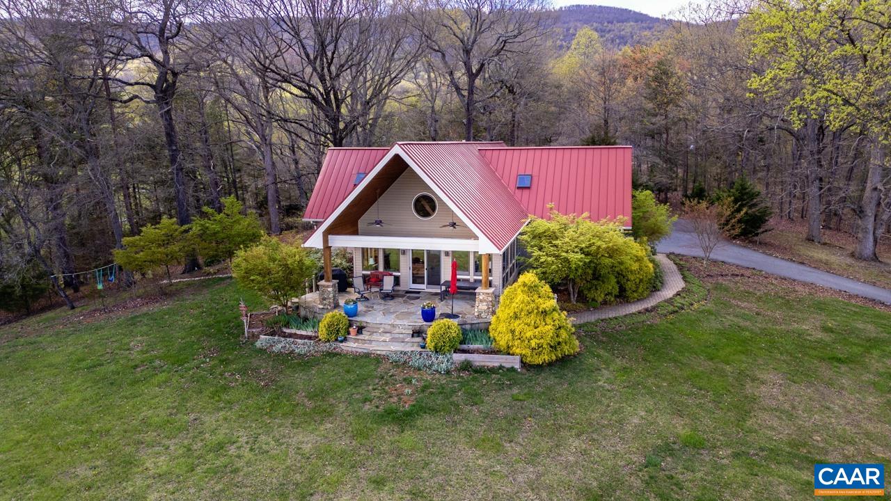 627 TWIN RIDGE LN