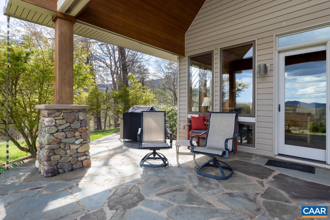 627 TWIN RIDGE LN
