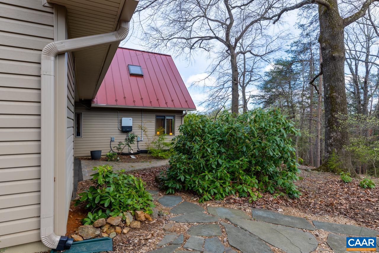 627 TWIN RIDGE LN