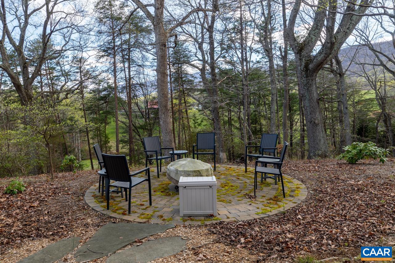 627 TWIN RIDGE LN