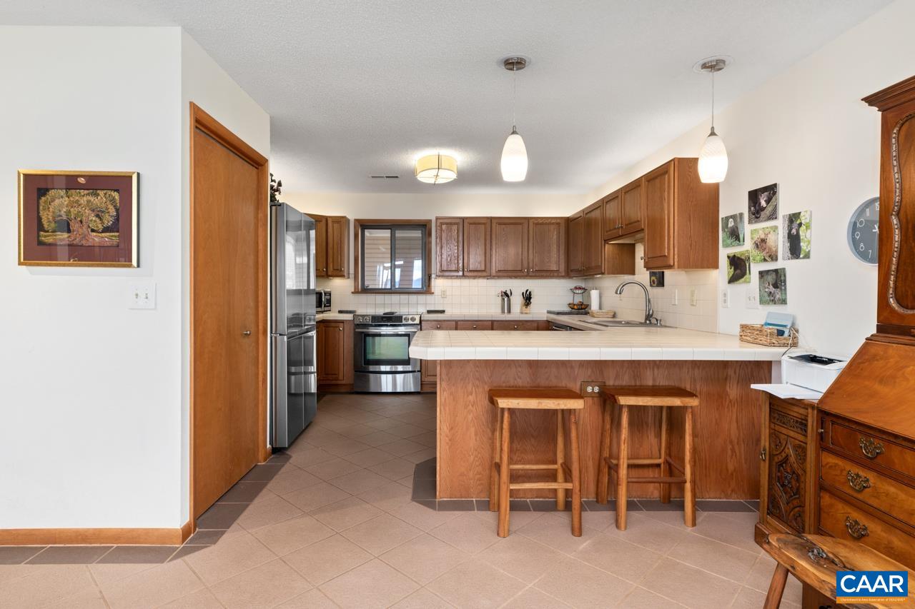 627 TWIN RIDGE LN