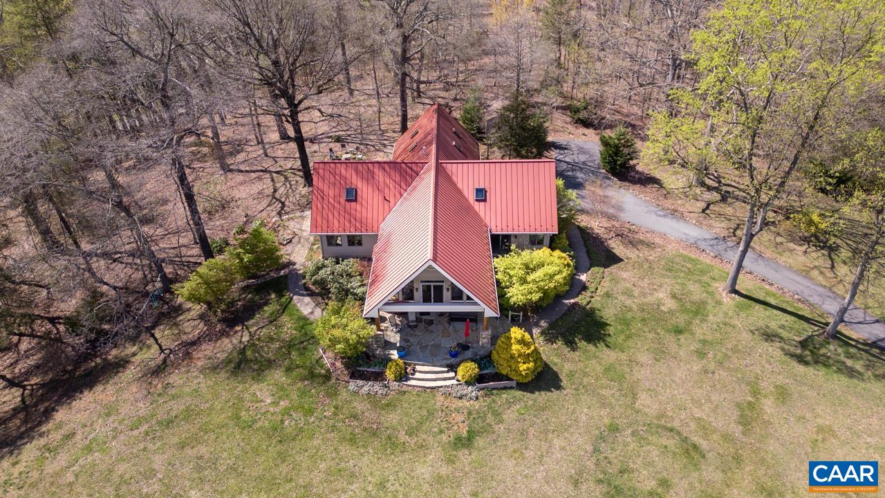627 TWIN RIDGE LN