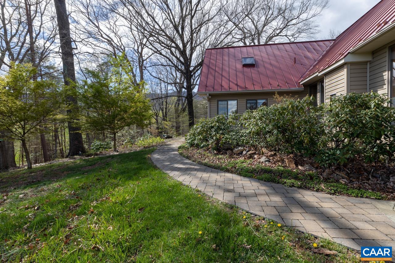 627 TWIN RIDGE LN