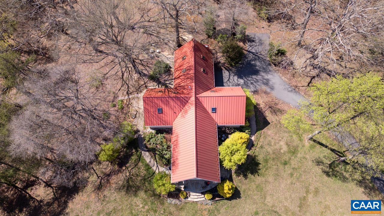 627 TWIN RIDGE LN