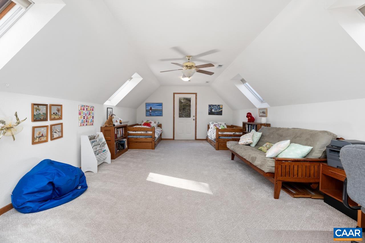 627 TWIN RIDGE LN