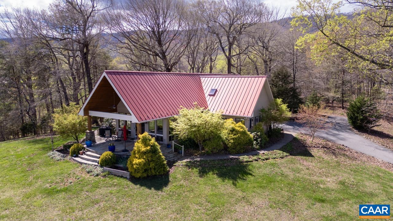 627 TWIN RIDGE LN