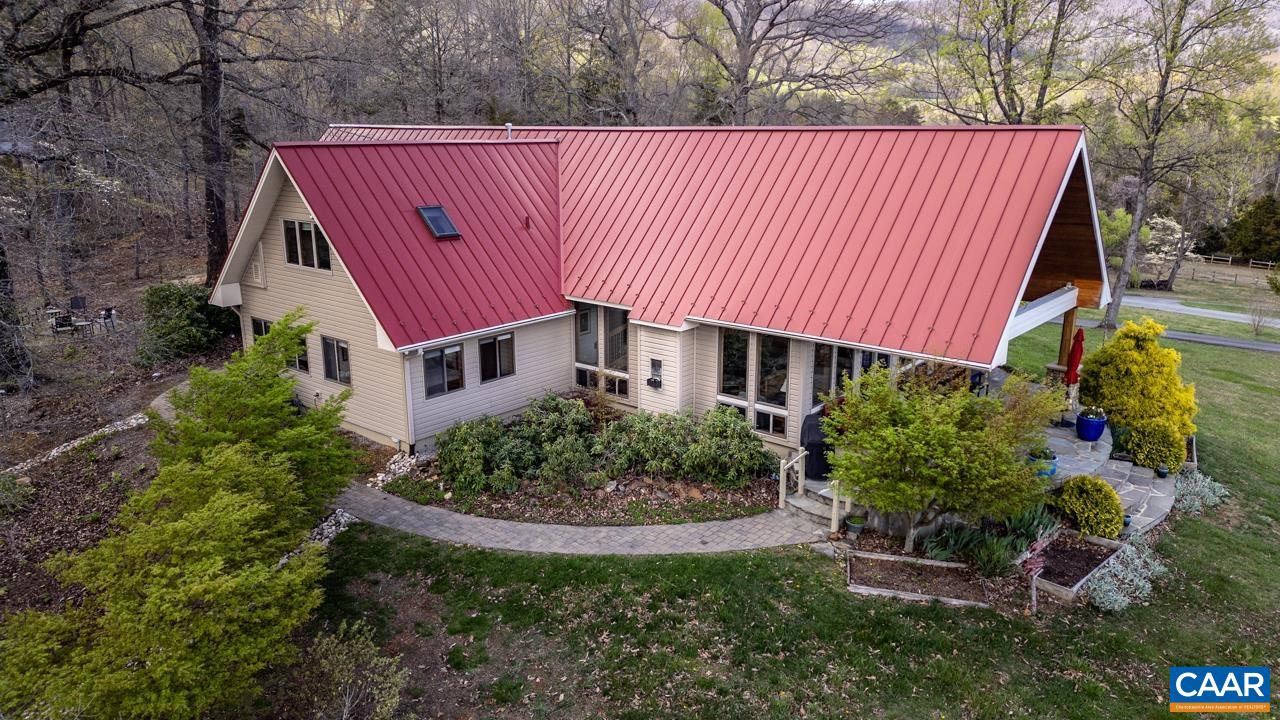627 TWIN RIDGE LN