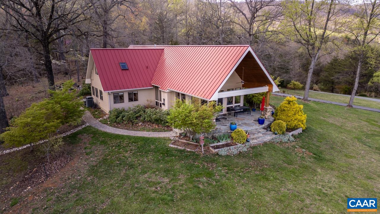 627 TWIN RIDGE LN