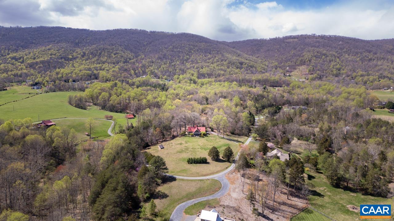 627 TWIN RIDGE LN