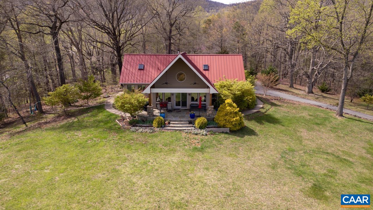 627 TWIN RIDGE LN