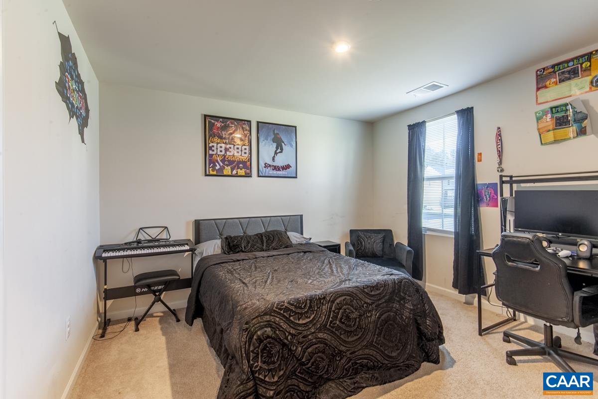 17 PENNY LN