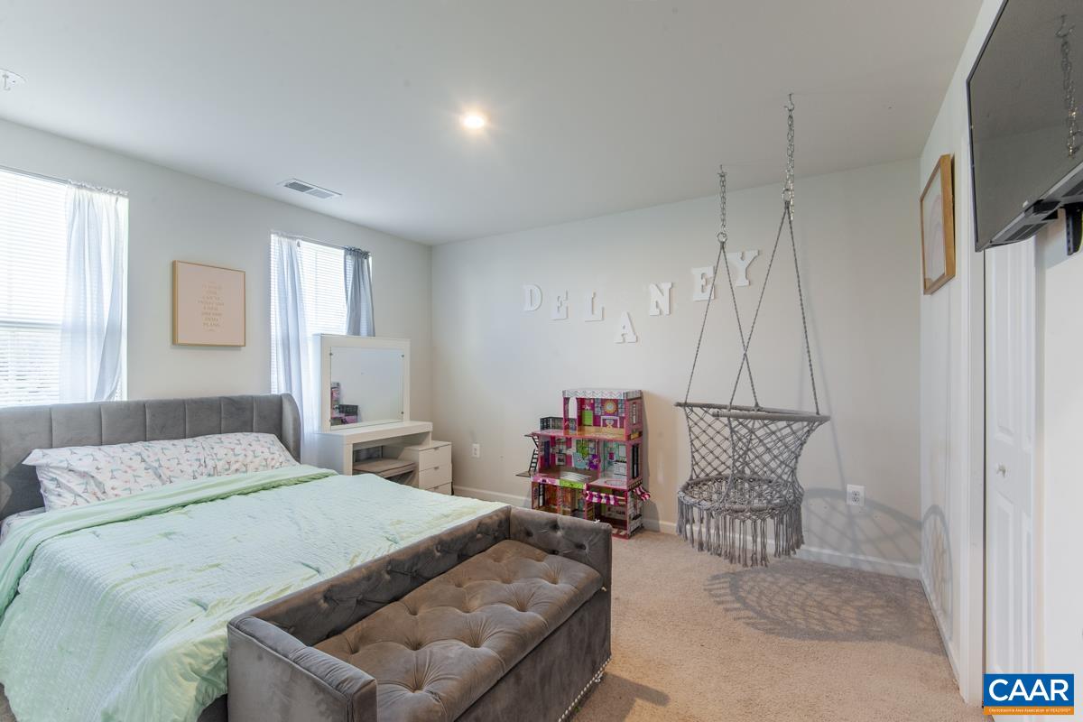17 PENNY LN