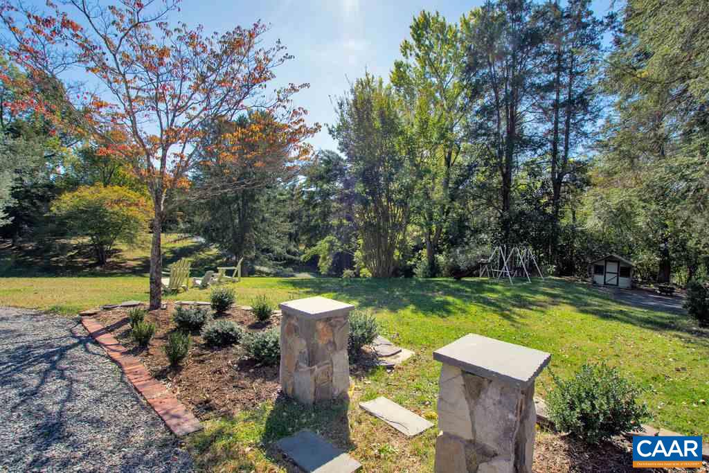 1005 WHISPERING PINES LN