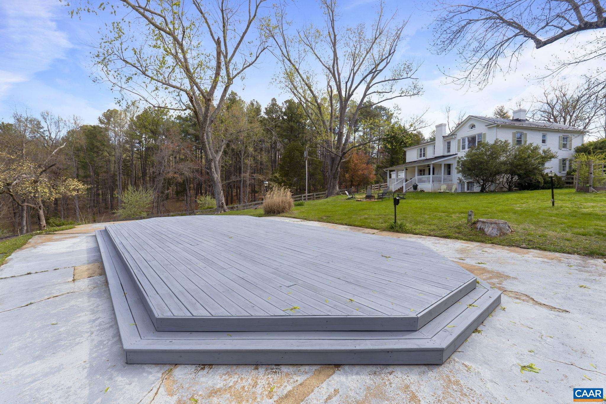 1005 WHISPERING PINES LN