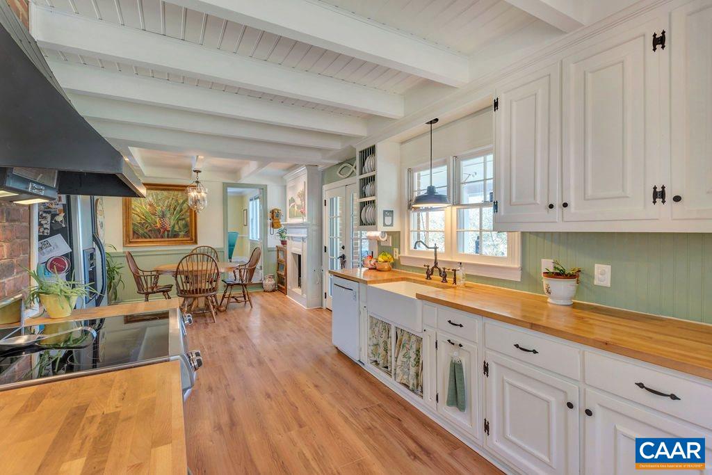 1005 WHISPERING PINES LN