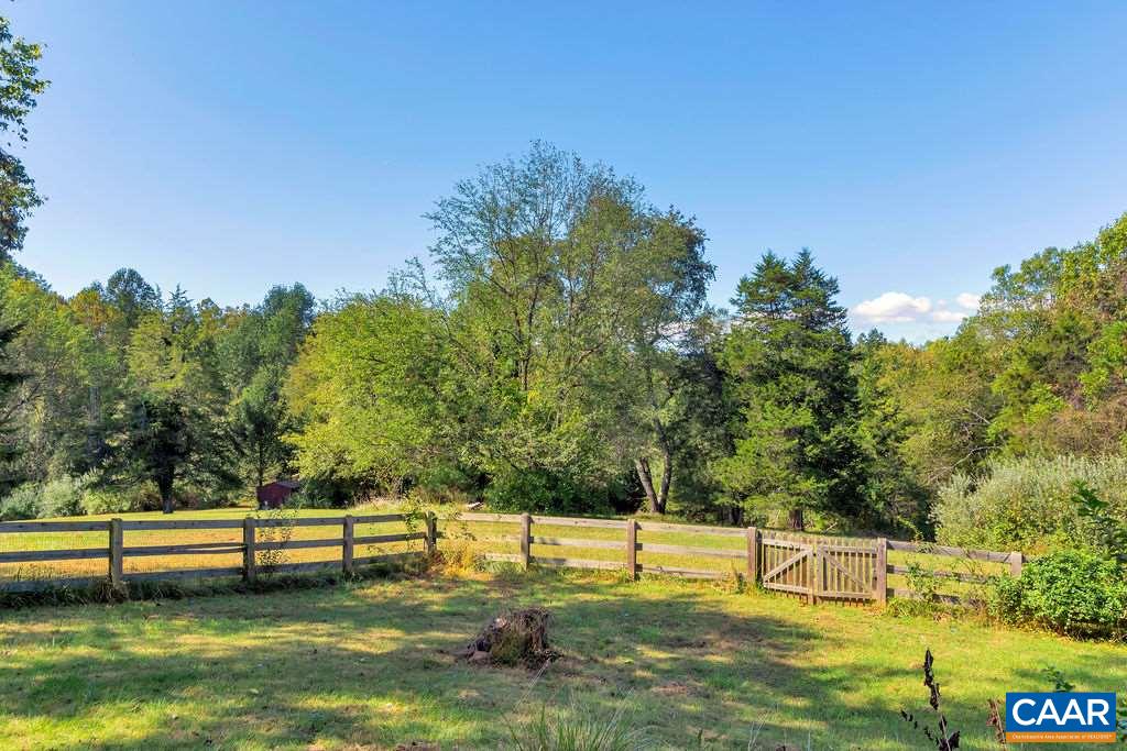 1005 WHISPERING PINES LN