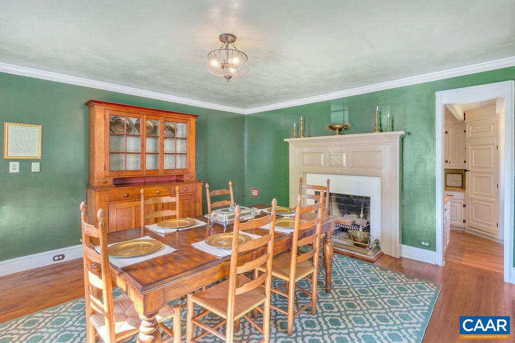 1005 WHISPERING PINES LN