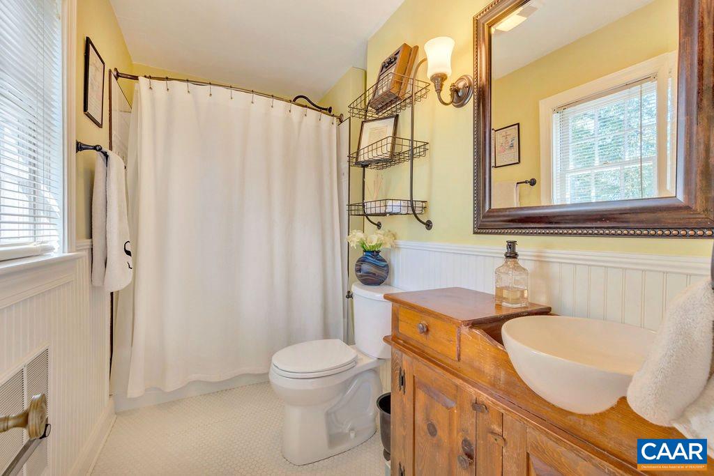 1005 WHISPERING PINES LN