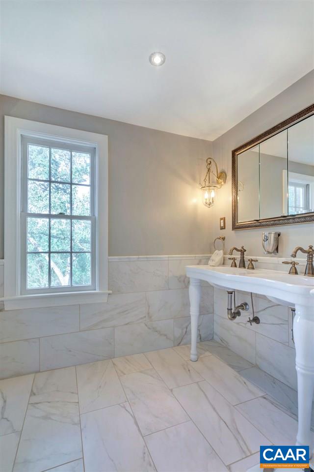 1005 WHISPERING PINES LN