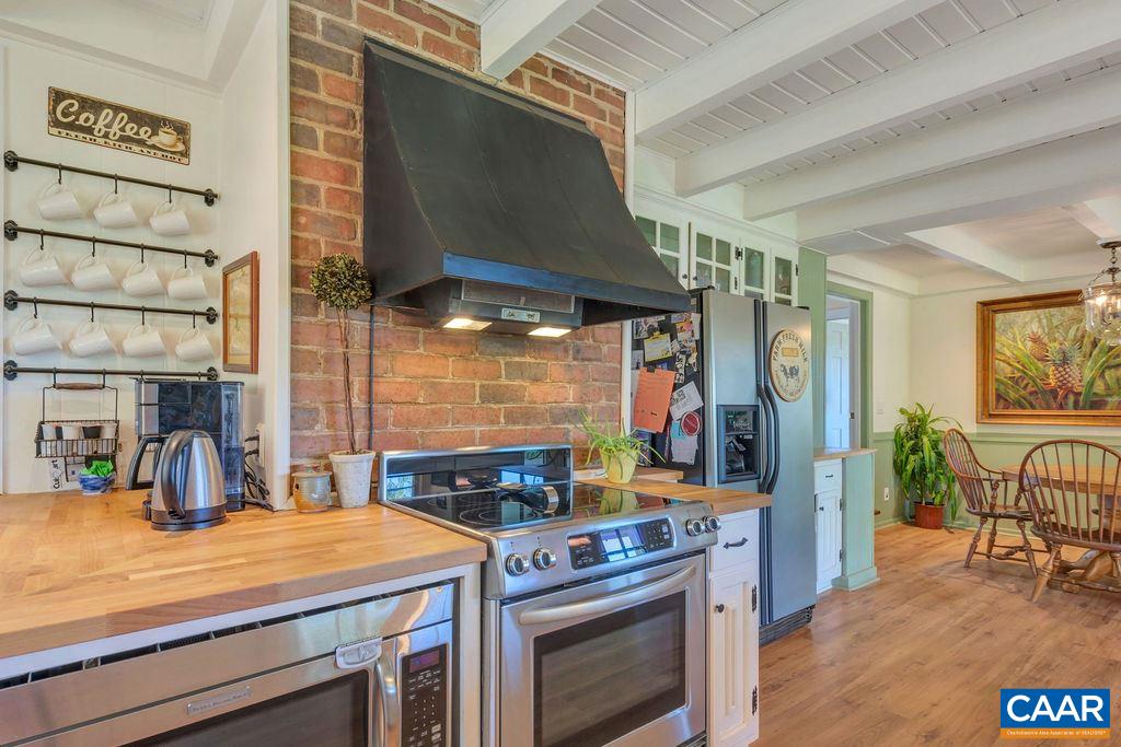 1005 WHISPERING PINES LN