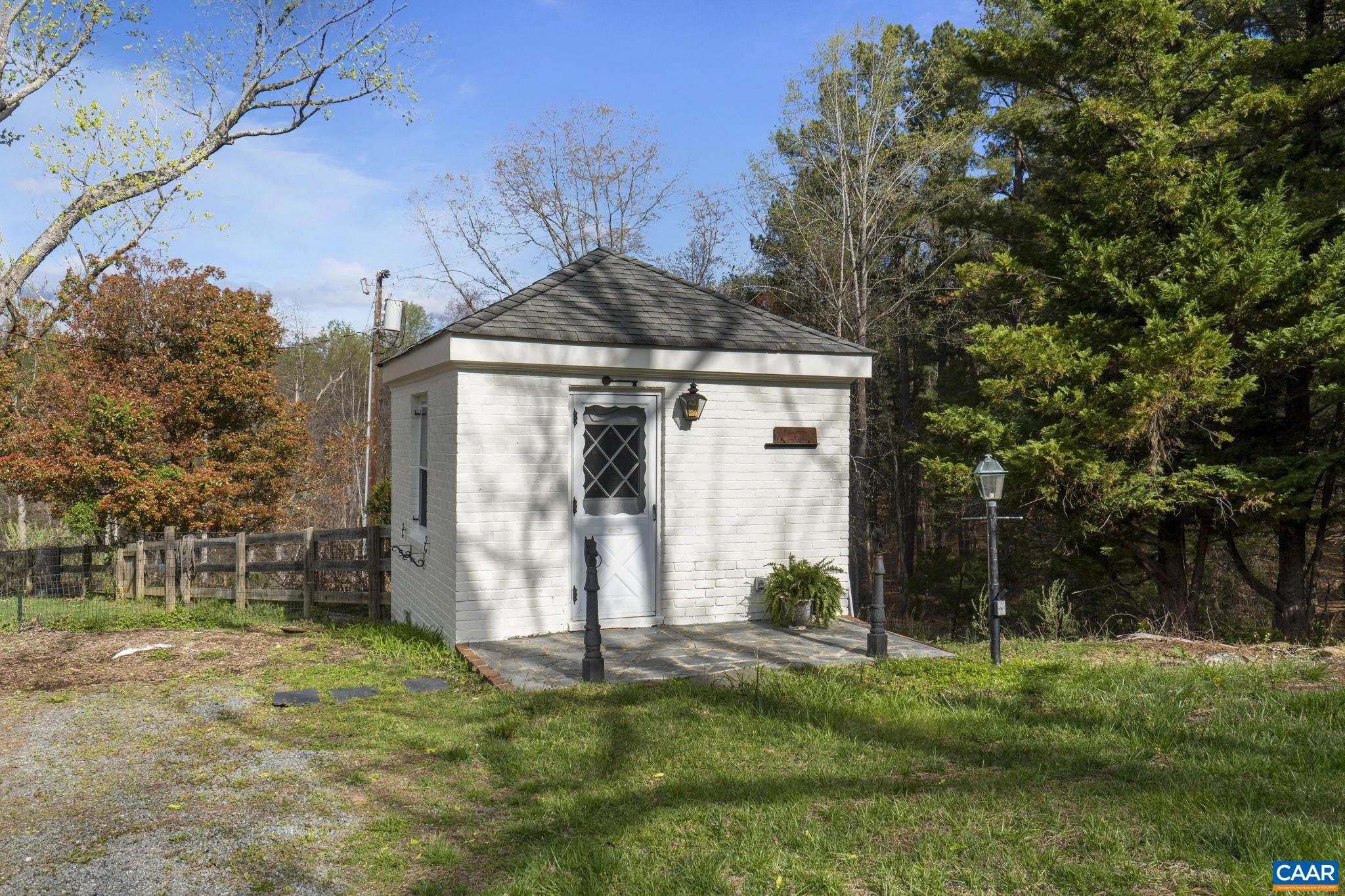 1005 WHISPERING PINES LN