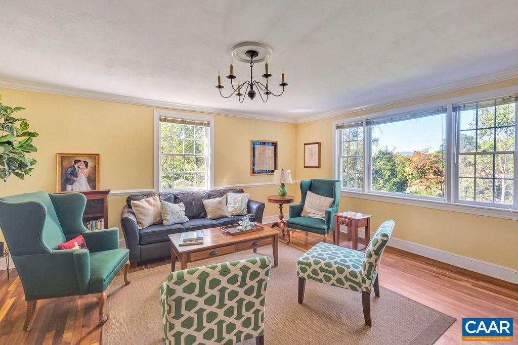 1005 WHISPERING PINES LN