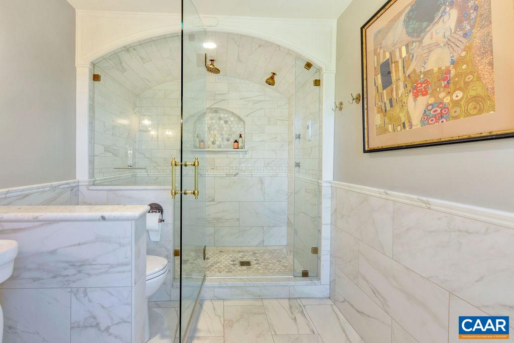 1005 WHISPERING PINES LN