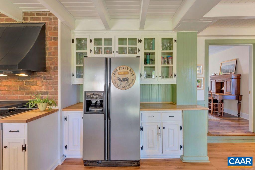 1005 WHISPERING PINES LN