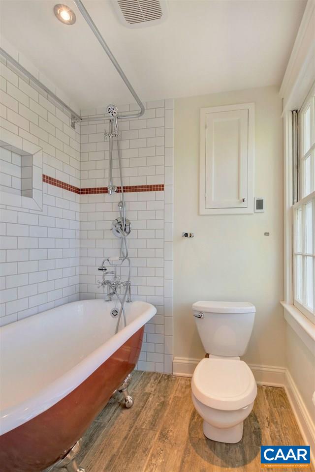 1005 WHISPERING PINES LN