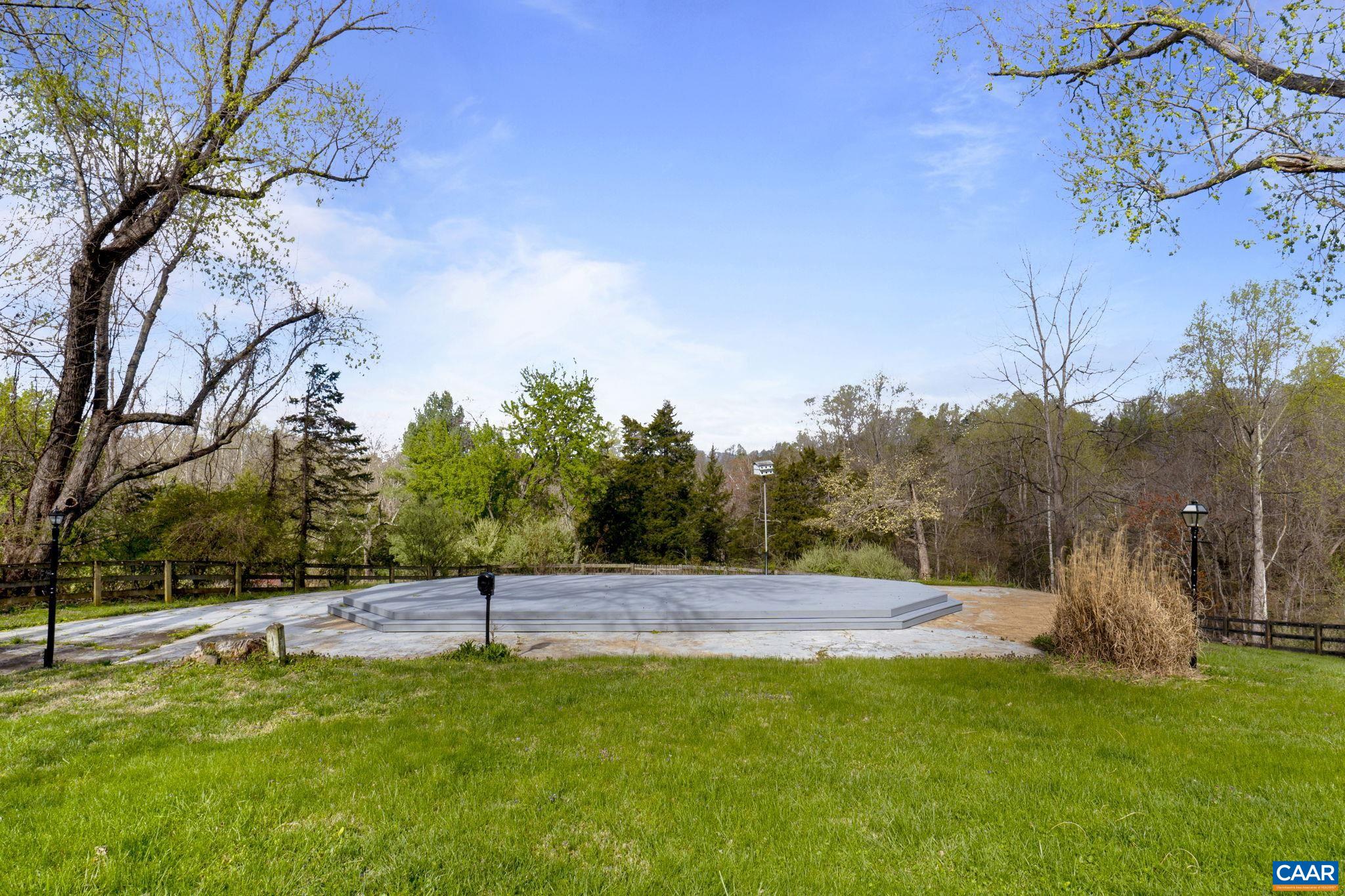 1005 WHISPERING PINES LN