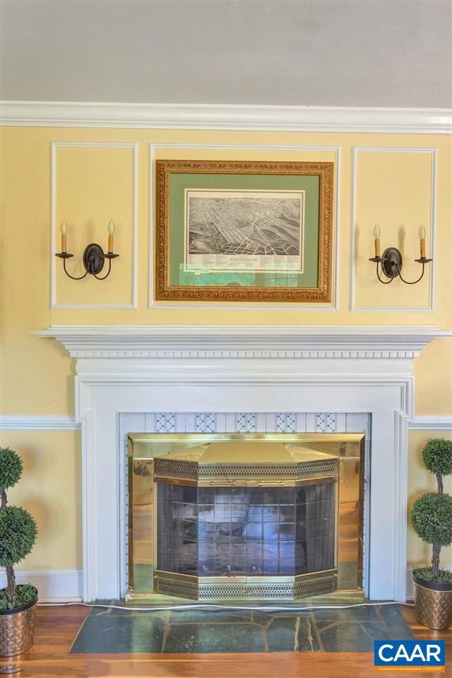 1005 WHISPERING PINES LN