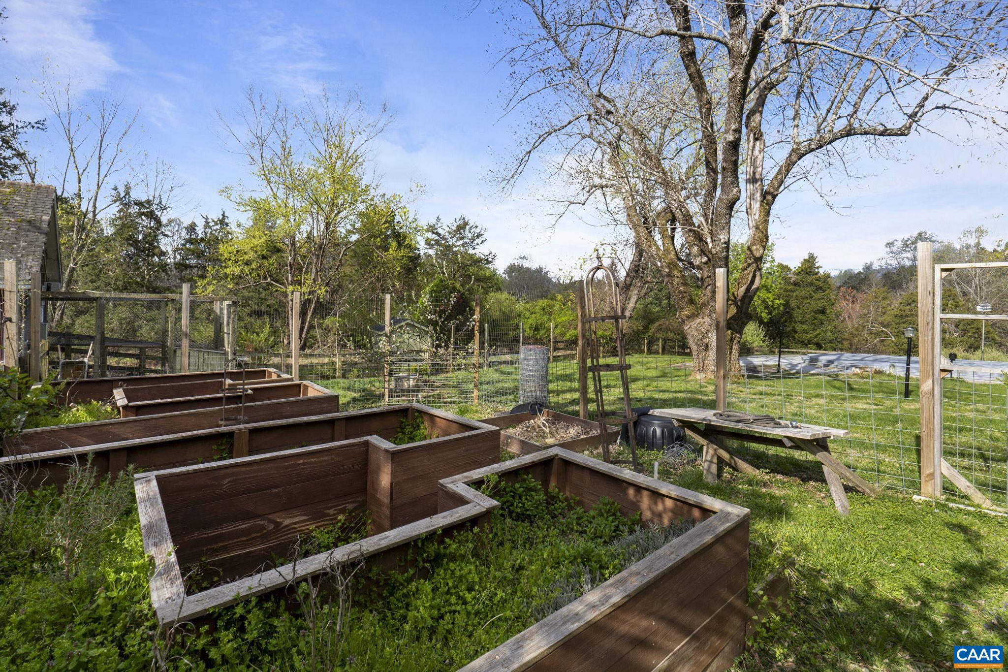 1005 WHISPERING PINES LN