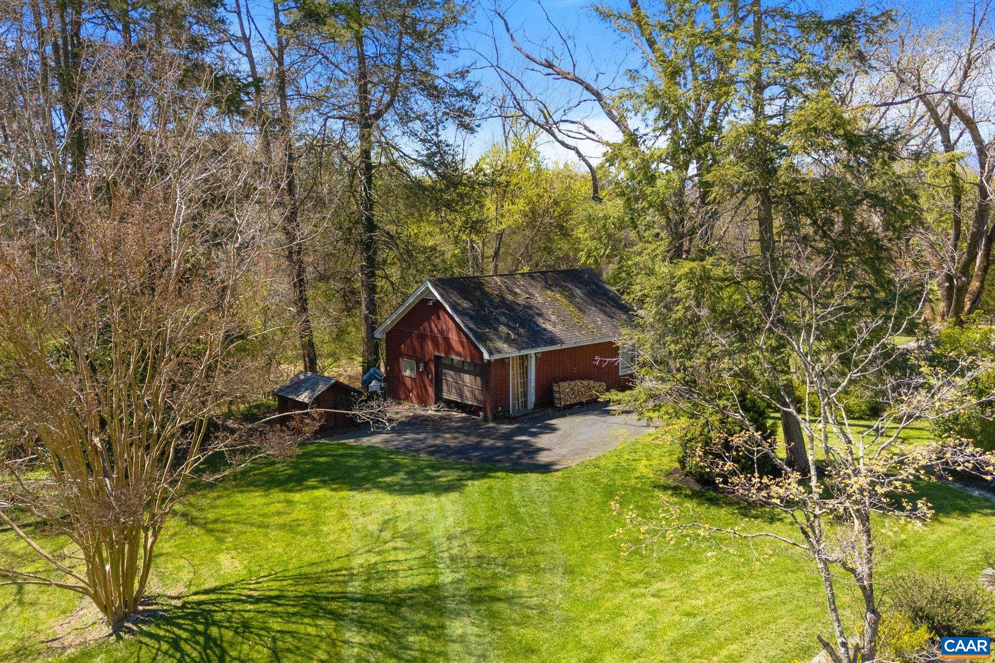 1005 WHISPERING PINES LN