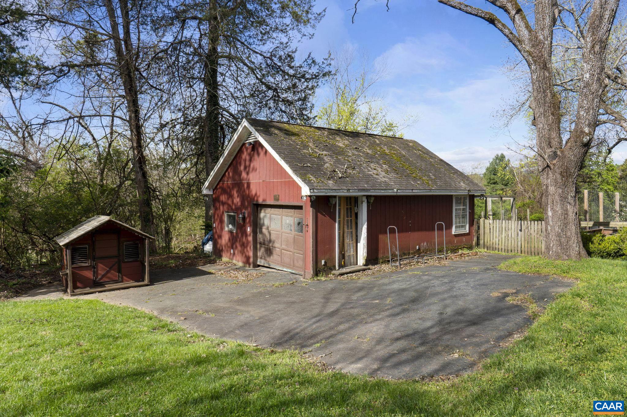 1005 WHISPERING PINES LN