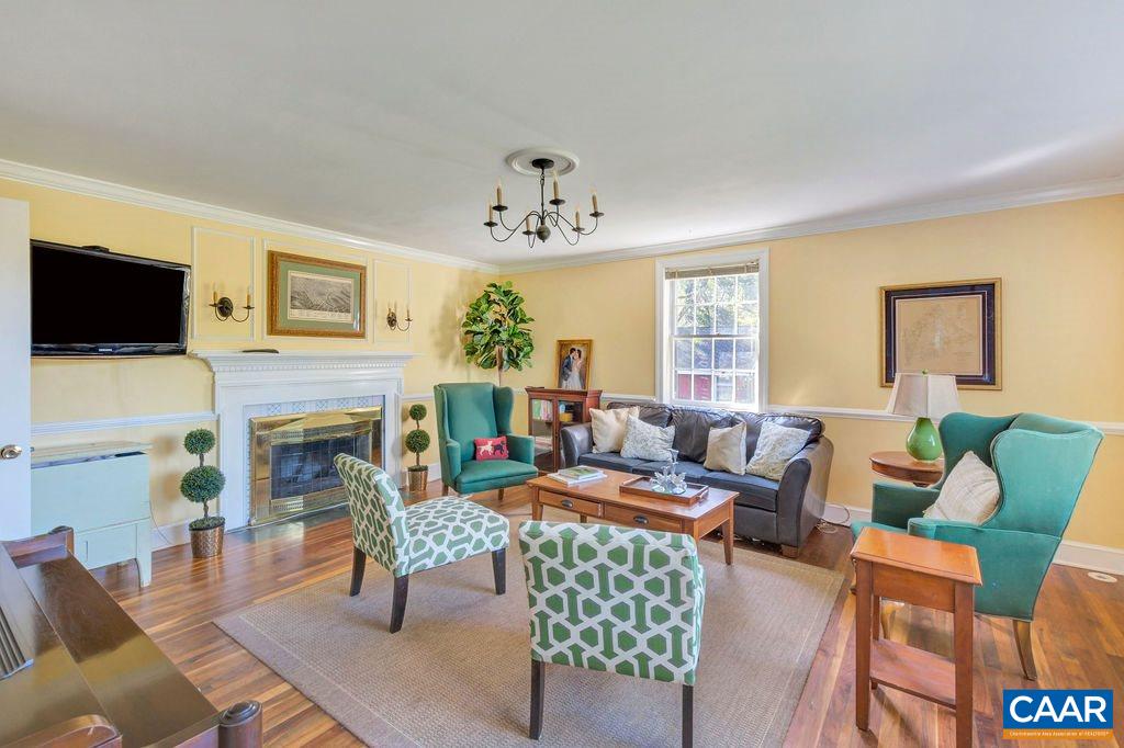 1005 WHISPERING PINES LN