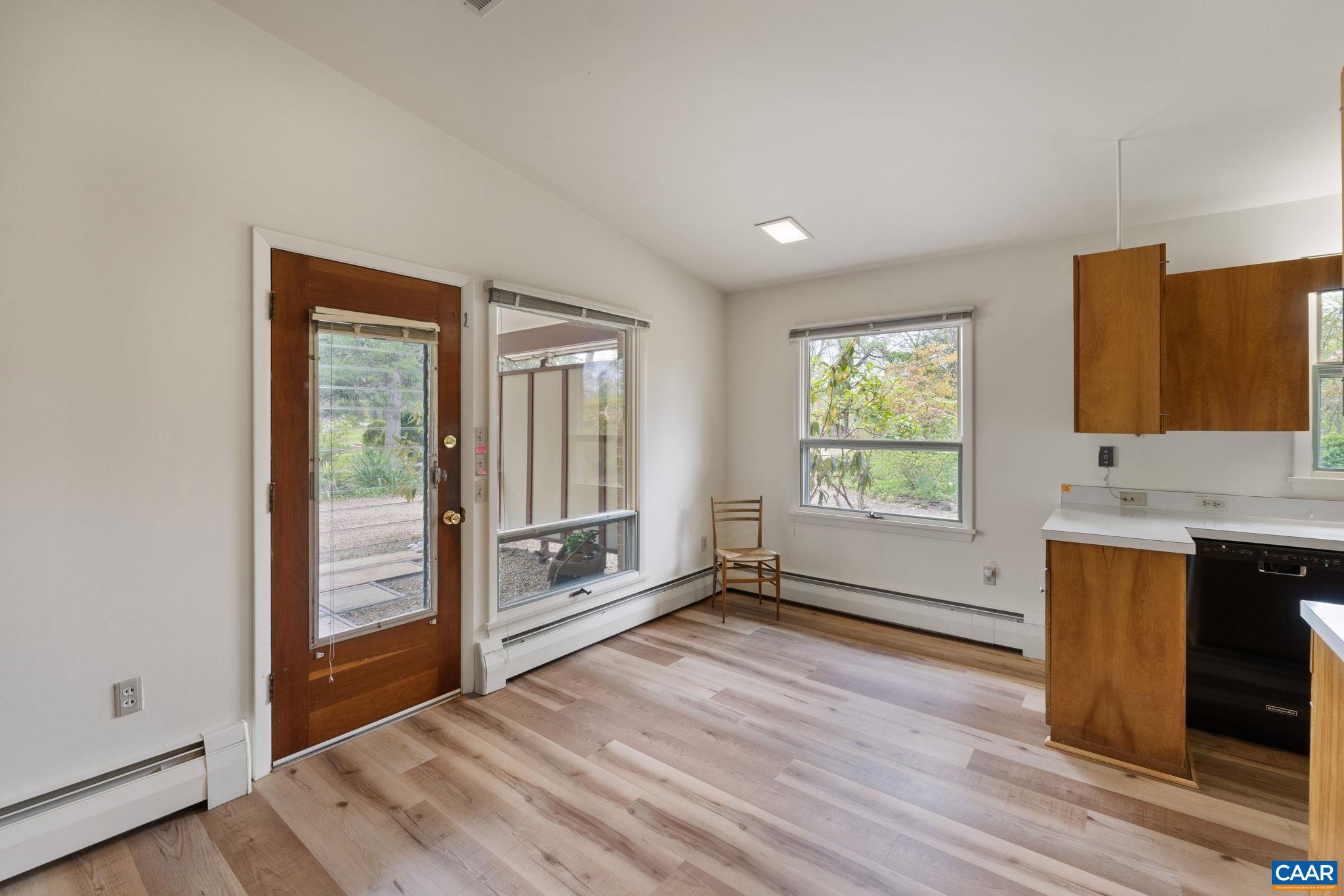3520 GLENAIRE DR
