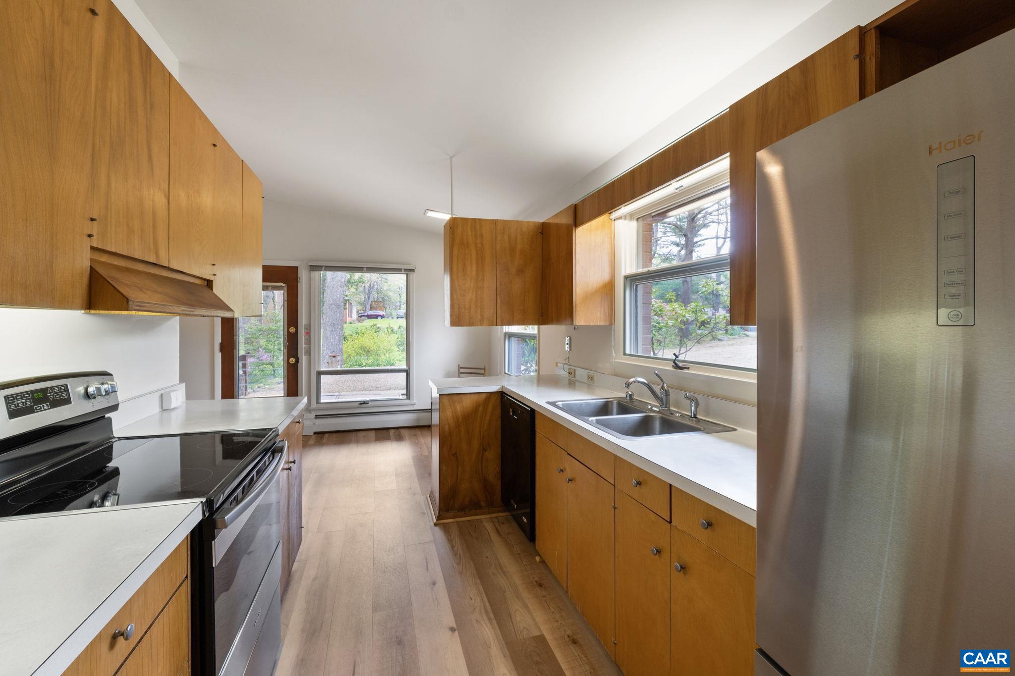 3520 GLENAIRE DR