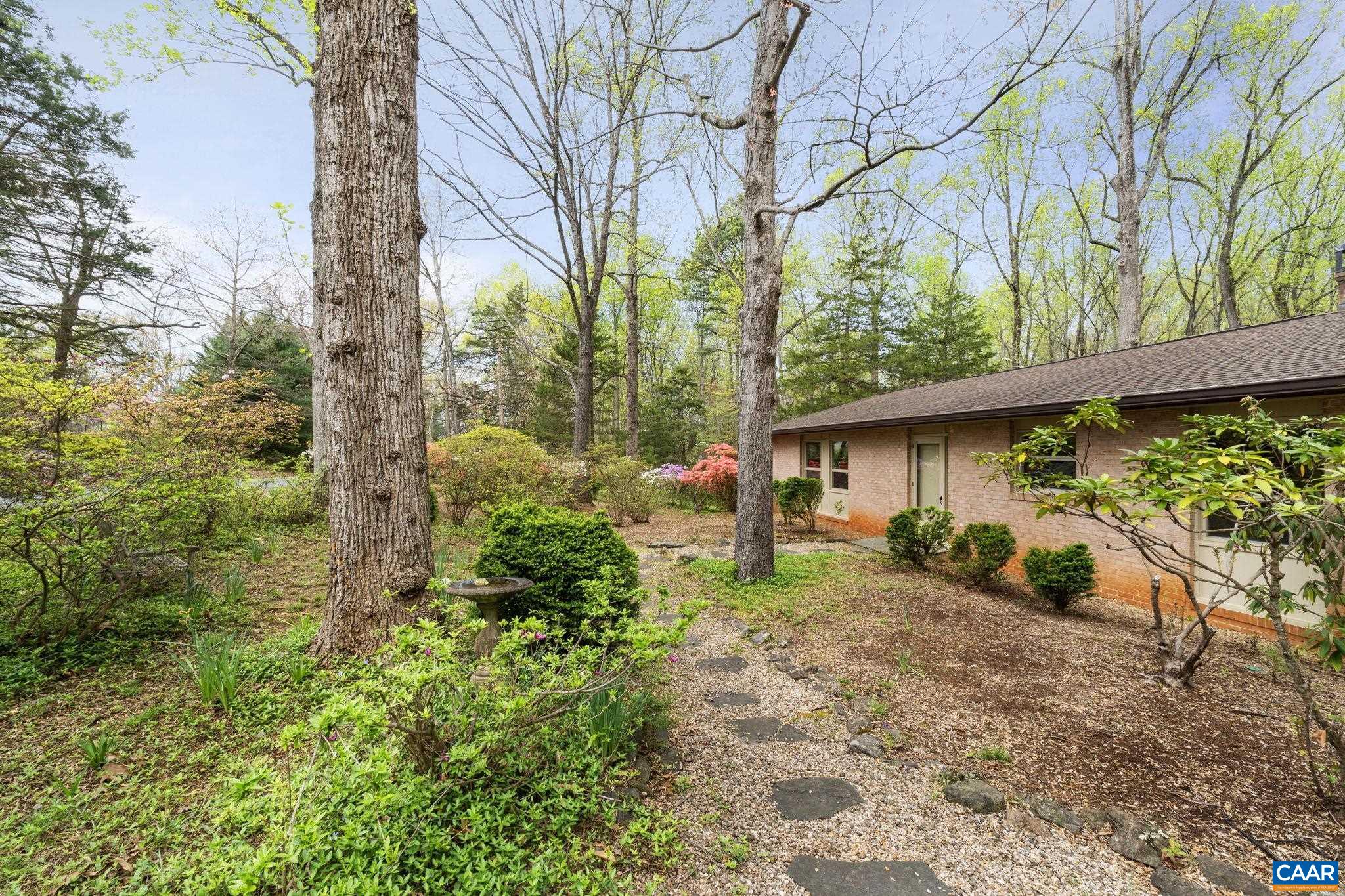 3520 GLENAIRE DR
