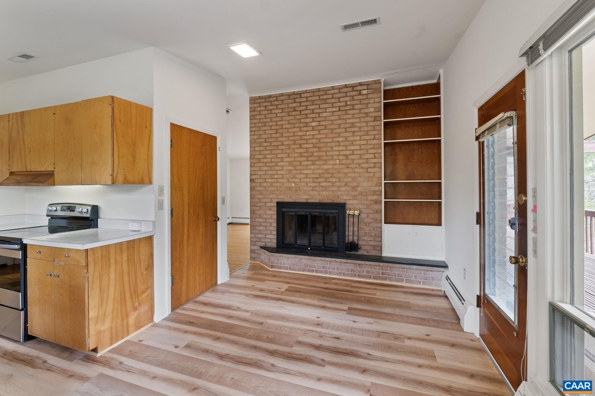 3520 GLENAIRE DR