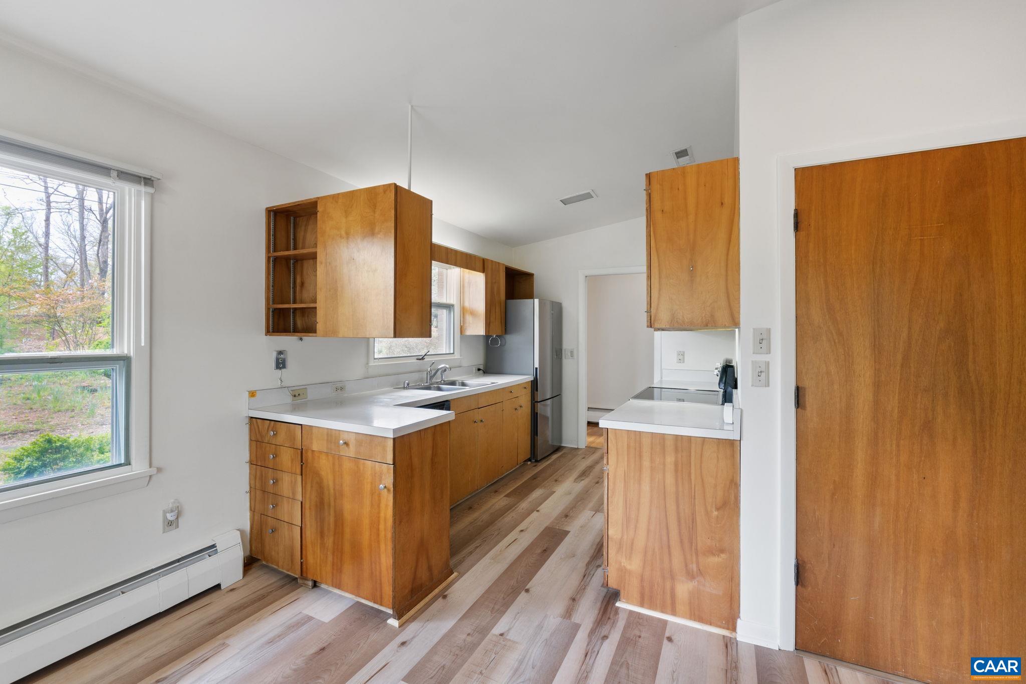 3520 GLENAIRE DR