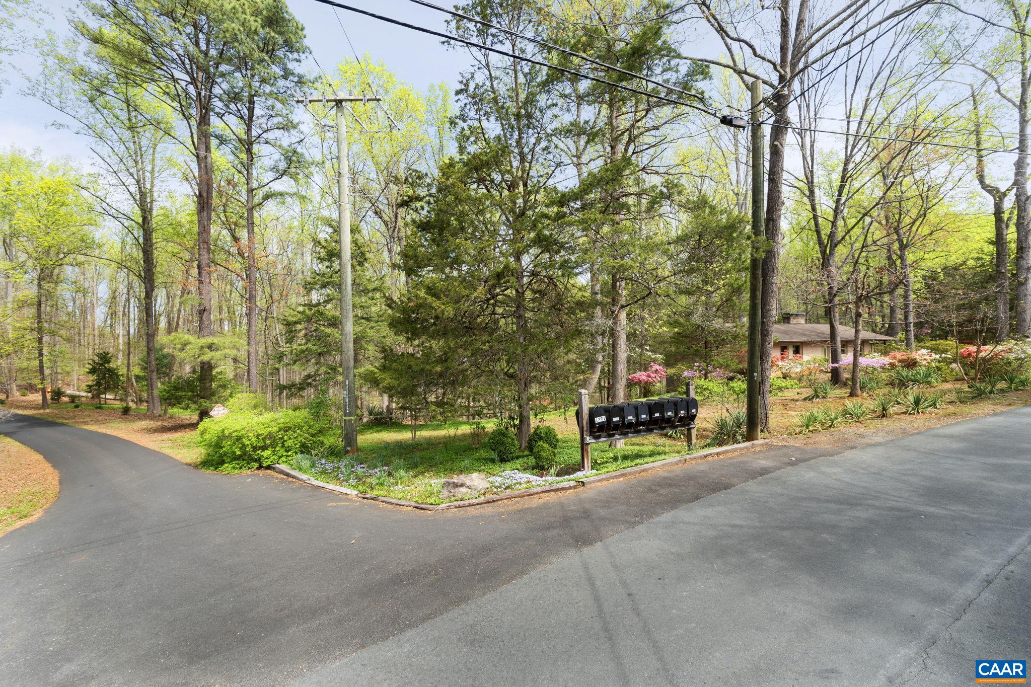 3520 GLENAIRE DR