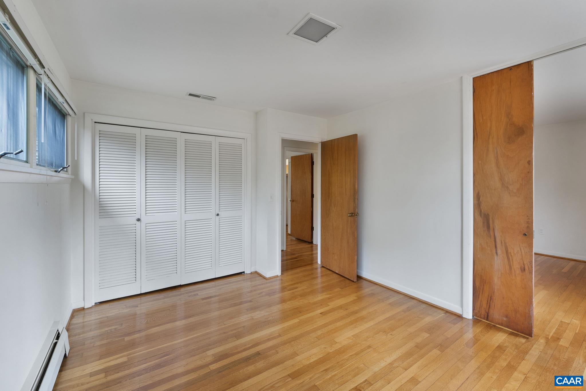 3520 GLENAIRE DR