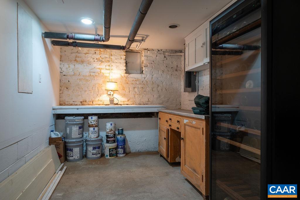 206 NW 10TH ST